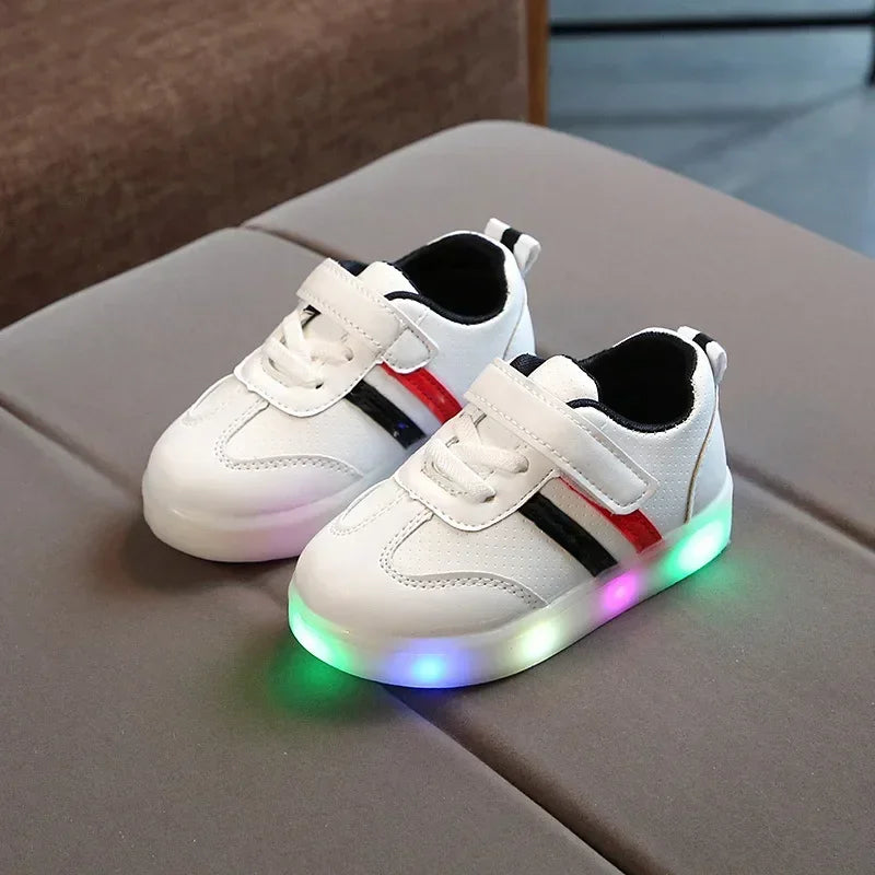 Niedrige Sneaker mit LED-Sohle für Kinder