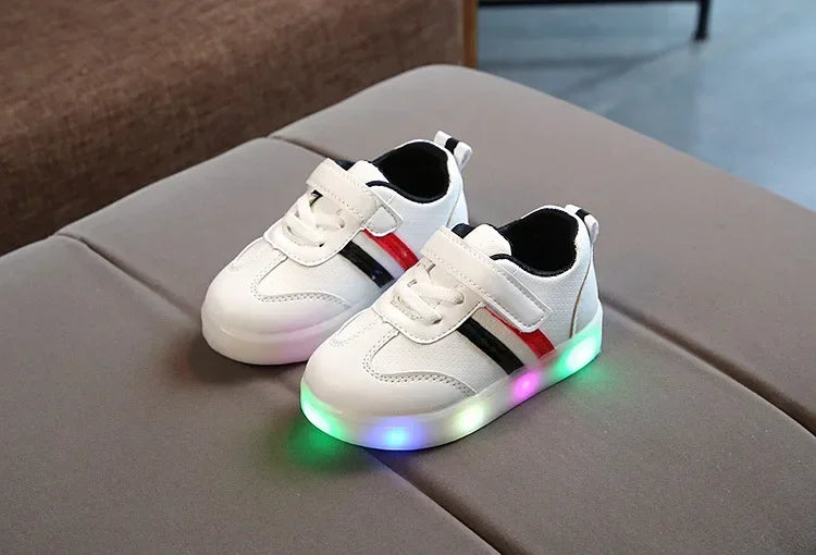 Niedrige Sneaker mit LED-Sohle für Kinder