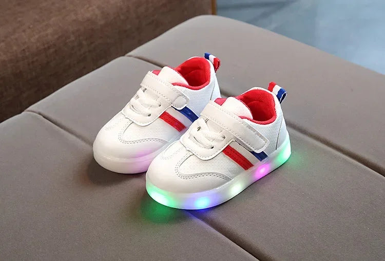Niedrige Sneaker mit LED-Sohle für Kinder