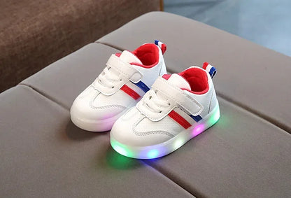 Niedrige Sneaker mit LED-Sohle für Kinder