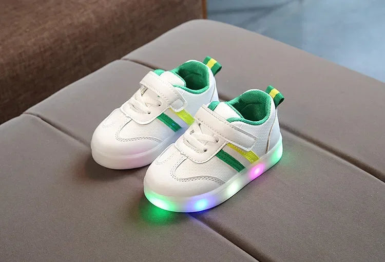 Niedrige Sneaker mit LED-Sohle für Kinder