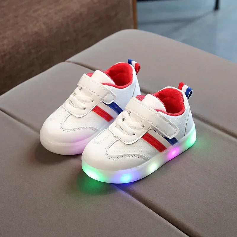 Niedrige Sneaker mit LED-Sohle für Kinder